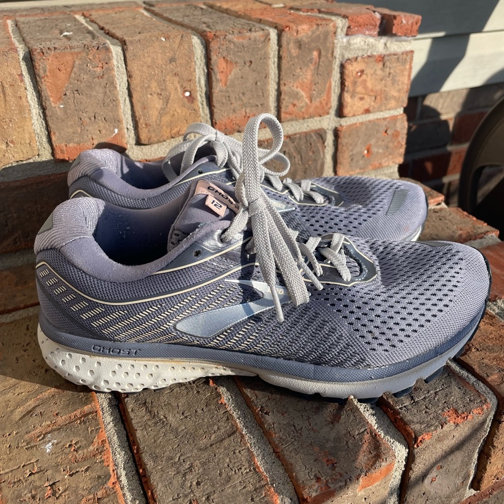 Brooks Women’s Ghost 12 Running Shoe Size 9.5 Wide (D)